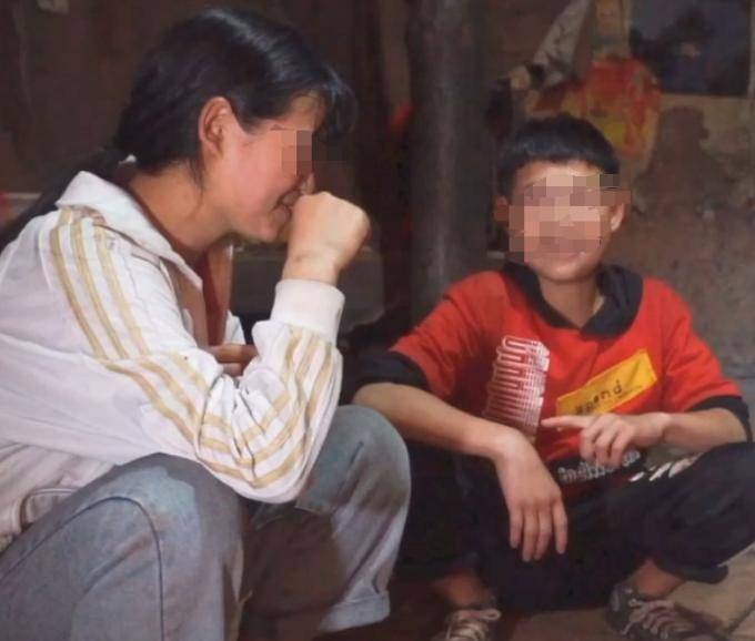 Giấy báo trúng tuyển ĐH bị cha giấu đi, con gái bỏ nhà 10 năm, ngày cha mất về dọn di vật rồi nằm khóc cả đêm- Ảnh 2.