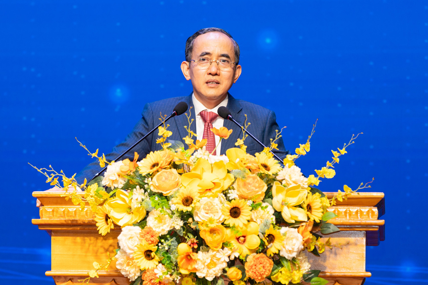 Tỷ phú chứng khoán Việt Nam sở hữu tài sản 9.000 tỷ đạt chuẩn chức danh giáo sư năm 2025- Ảnh 1. Tỷ phú chứng khoán Việt Nam sở hữu tài sản 9.000 tỷ đạt chuẩn chức danh giáo sư năm 2025- Ảnh 1.