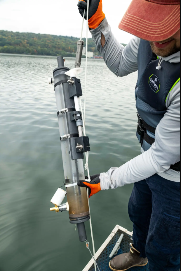 Tiếng nổ như đại bác vang lên liên tục từ lòng hồ suốt hàng trăm năm: Đáp án khiến giới khoa học sững sờ- Ảnh 2. Tiếng nổ như đại bác vang lên liên tục từ lòng hồ suốt hàng trăm năm: Đáp án khiến giới khoa học sững sờ- Ảnh 2.