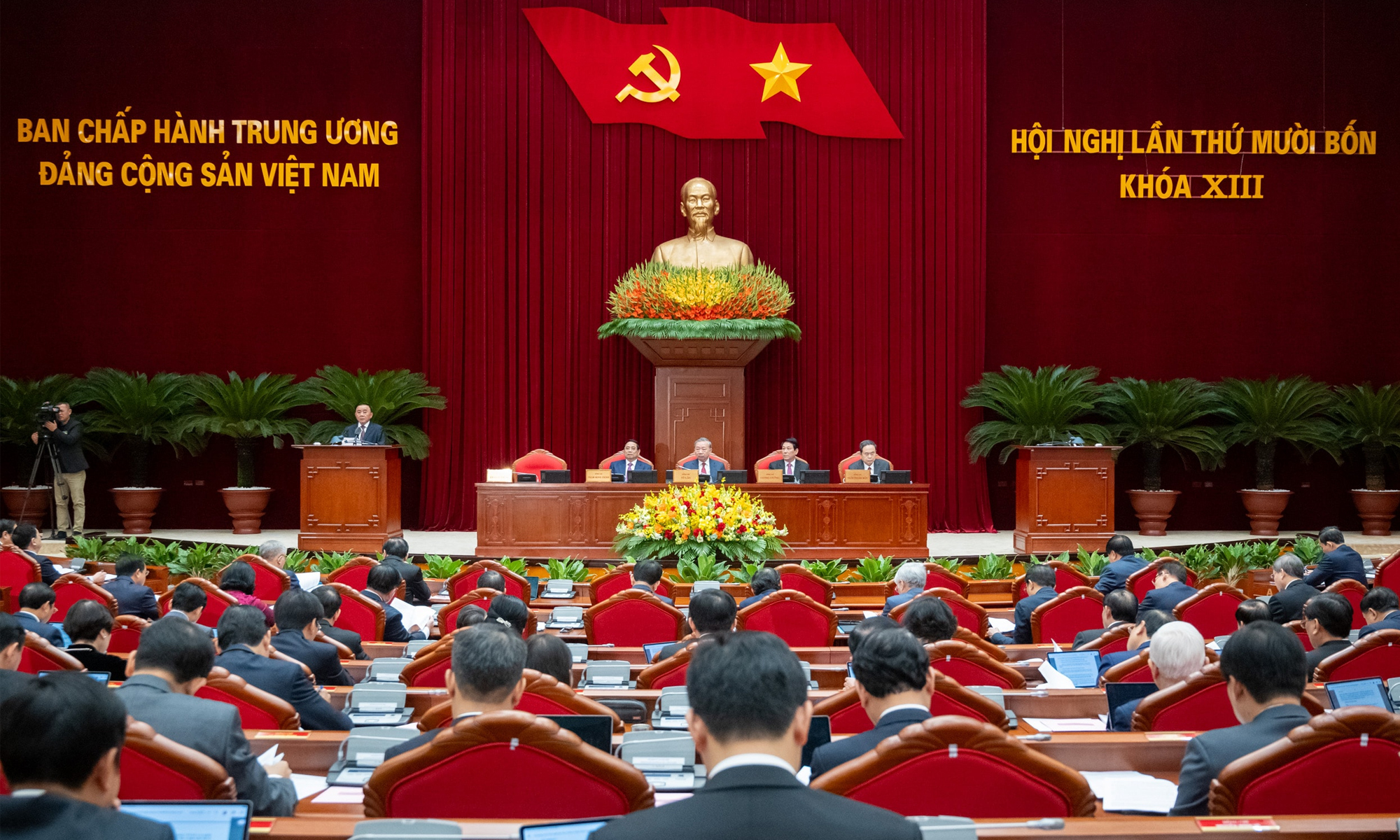 Nhân sự giới thiệu tham gia Bộ Chính trị, Ban Bí thư khóa XIV phải liêm chính ở mức biểu tượng- Ảnh 1.