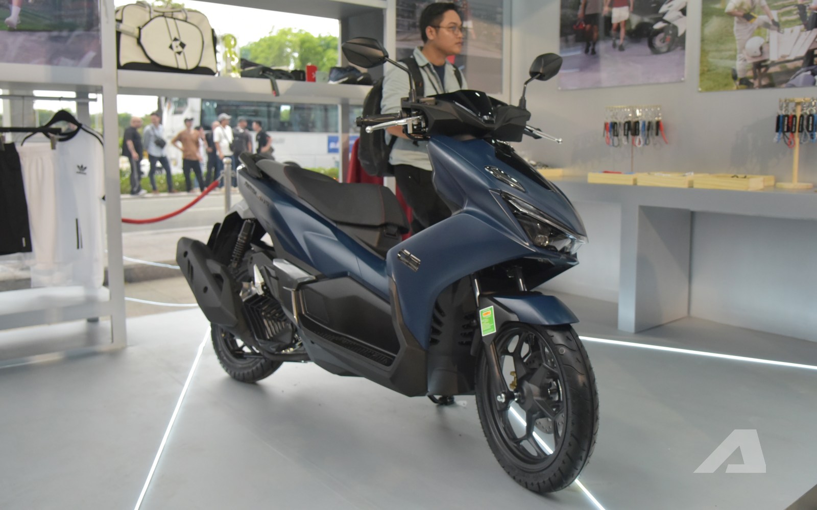 Honda Việt Nam đồng loạt ra 3 xe máy mới: Đều là xe tay ga, giá bán 40-104 triệu đồng, có mẫu cốp ‘siêu rộng’- Ảnh 4.