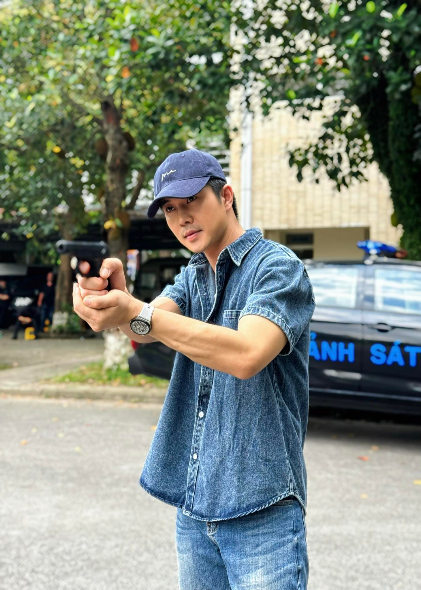 Sao nam đóng cùng lúc 2 phim Việt giờ vàng hot nhất hiện tại, đổi mỗi kiểu tóc mà nhìn như người khác- Ảnh 2.