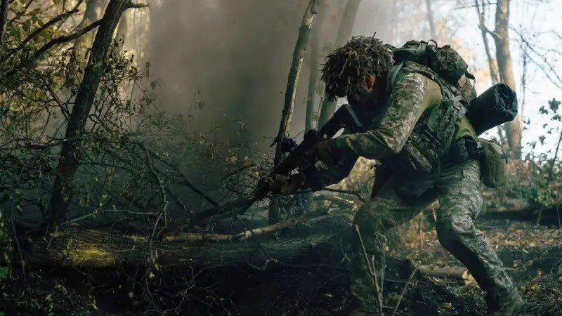 Iskander san phẳng điểm tập kết h&agrave;ng trăm l&iacute;nh thủy đ&aacute;nh bộ- Ảnh 1.