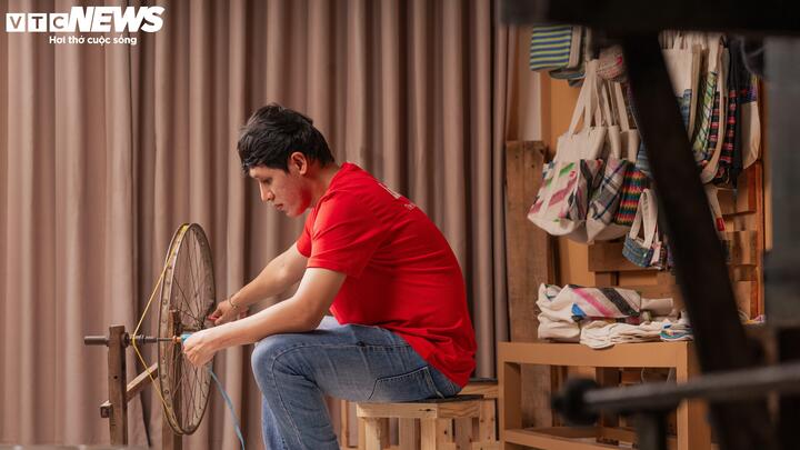 Tái chế nilon thành túi xách, cô gái 9X tạo việc làm cho người khuyết tật- Ảnh 10.