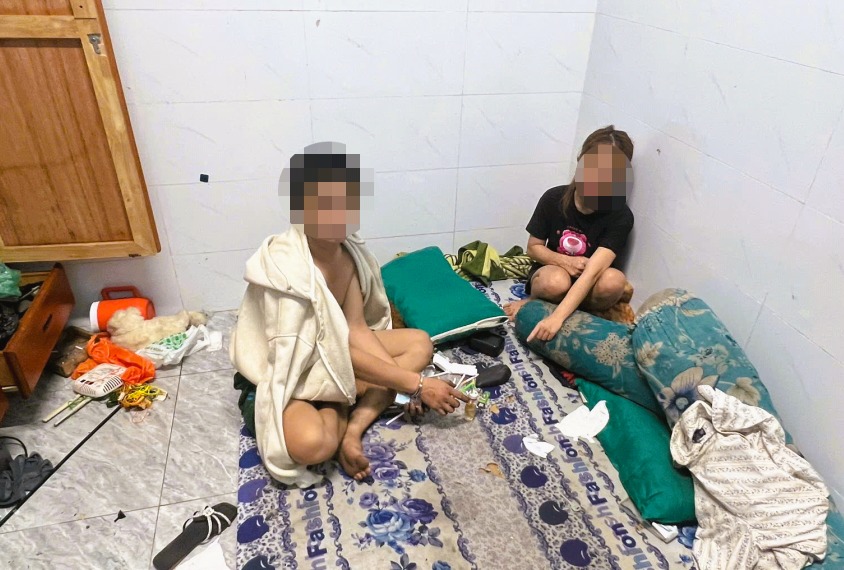 Bắt Đỗ Hồng Nhung cùng "chồng hờ"- Ảnh 1. Bắt Đỗ Hồng Nhung cùng "chồng hờ"- Ảnh 1.