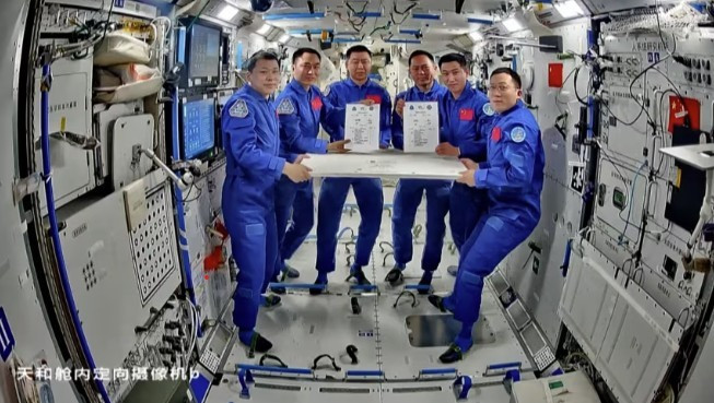 Sự cố bất thường khiến tàu vũ trụ Trung Quốc chưa trở về Trái đất- Ảnh 1.