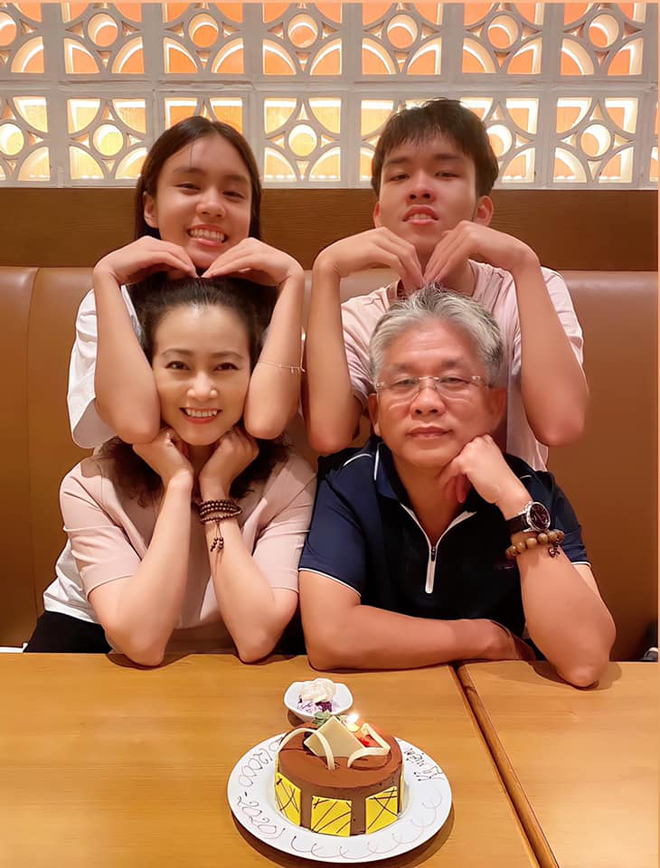 Nữ NSƯT bị người yêu bắt cá 2 tay, định không lấy chồng lại gặp được người như ý, chủ khách sạn to đẹp- Ảnh 3. Nữ NSƯT bị người yêu bắt cá 2 tay, định không lấy chồng lại gặp được người như ý, chủ khách sạn to đẹp- Ảnh 3.