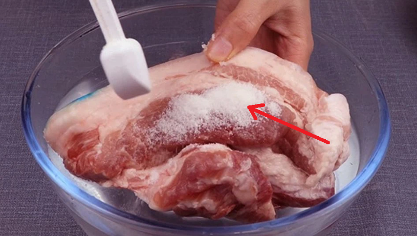 Rã đông thịt đừng dùng lò vi sóng mà thử 1 mẹo cực nhanh, chưa đến 5 phút thịt tươi ngon còn không bị ám mùi tanh- Ảnh 1. Rã đông thịt đừng dùng lò vi sóng mà thử 1 mẹo cực nhanh, chưa đến 5 phút thịt tươi ngon còn không bị ám mùi tanh- Ảnh 1.