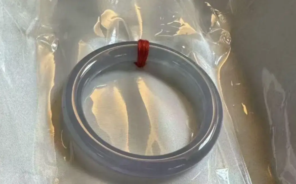 Chủ tiệm gửi vòng ngọc 258 triệu đồng qua đường chuyển phát nhanh, 2 ngày sau khách chỉ nhận được vỏ hộp, công ty vận chuyển tuyên bố: "Chỉ bồi thường 2,9 triệu"- Ảnh 1.