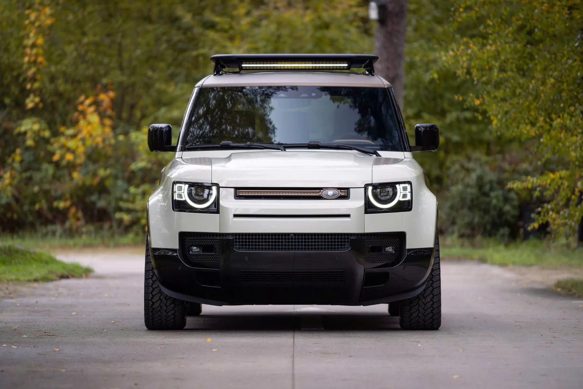 Defender bán tải đầu tiên trên thế giới: Riêng tiền độ gần bằng mua xe mới, mất 2-3 tháng để hoàn thành- Ảnh 4. Defender bán tải đầu tiên trên thế giới: Riêng tiền độ gần bằng mua xe mới, mất 2-3 tháng để hoàn thành- Ảnh 4.