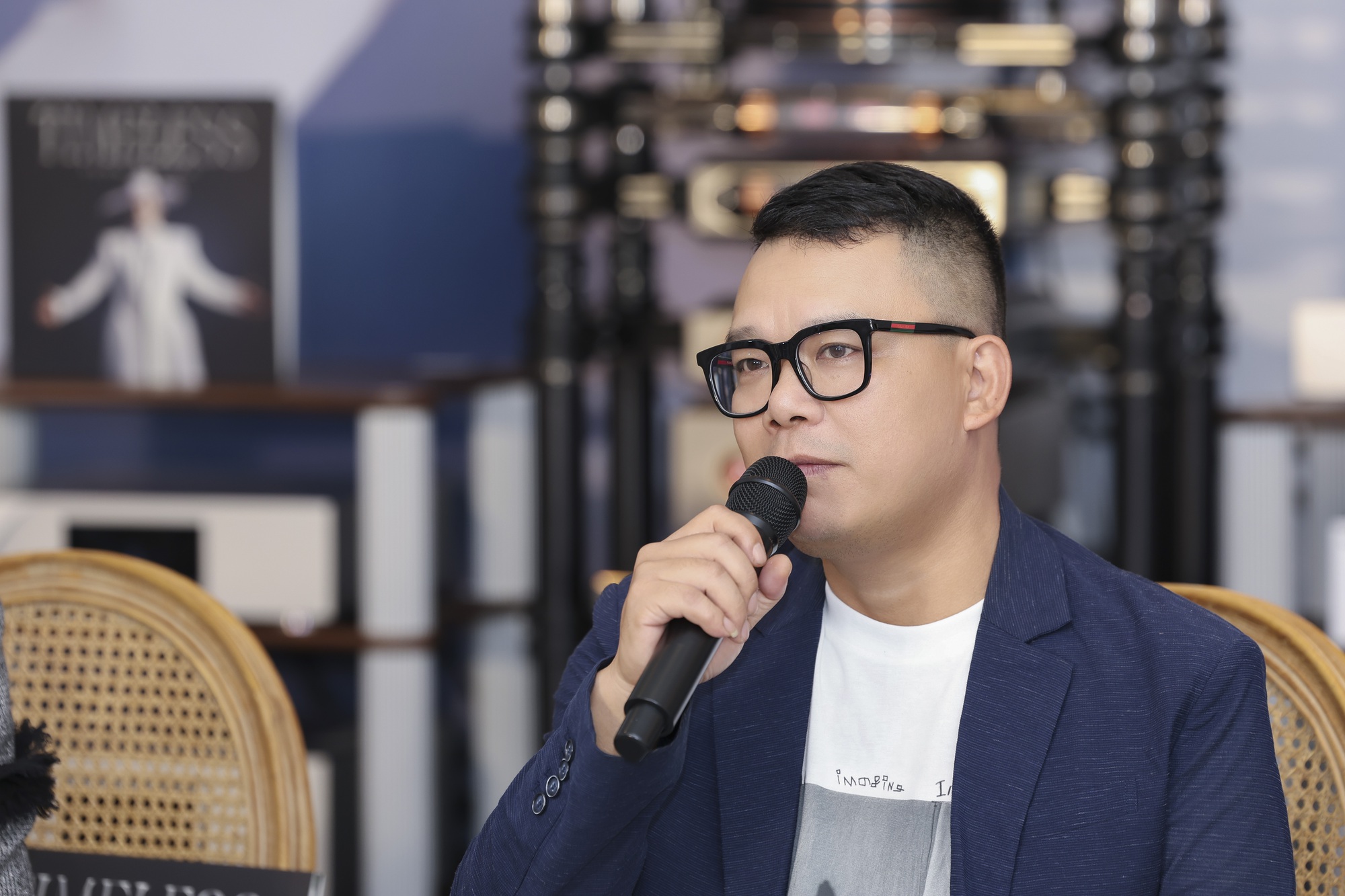 Nhạc sĩ Hồng Kiên: "Tùng Dương giãy nảy lên rồi dỗi, ngồi giậm chân, không mời chúng tôi đi ăn luôn"- Ảnh 2.