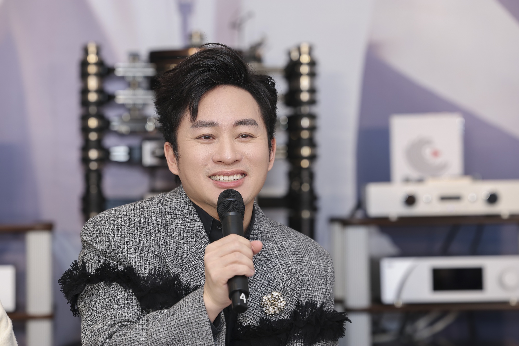 Nhạc sĩ Hồng Kiên: "Tùng Dương giãy nảy lên rồi dỗi, ngồi giậm chân, không mời chúng tôi đi ăn luôn"- Ảnh 3.