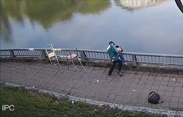 Vụ học sinh lớp 8 đâm và ném bạn xuống hồ: Trẻ thiếu kỹ năng giải quyết xung đột- Ảnh 1.