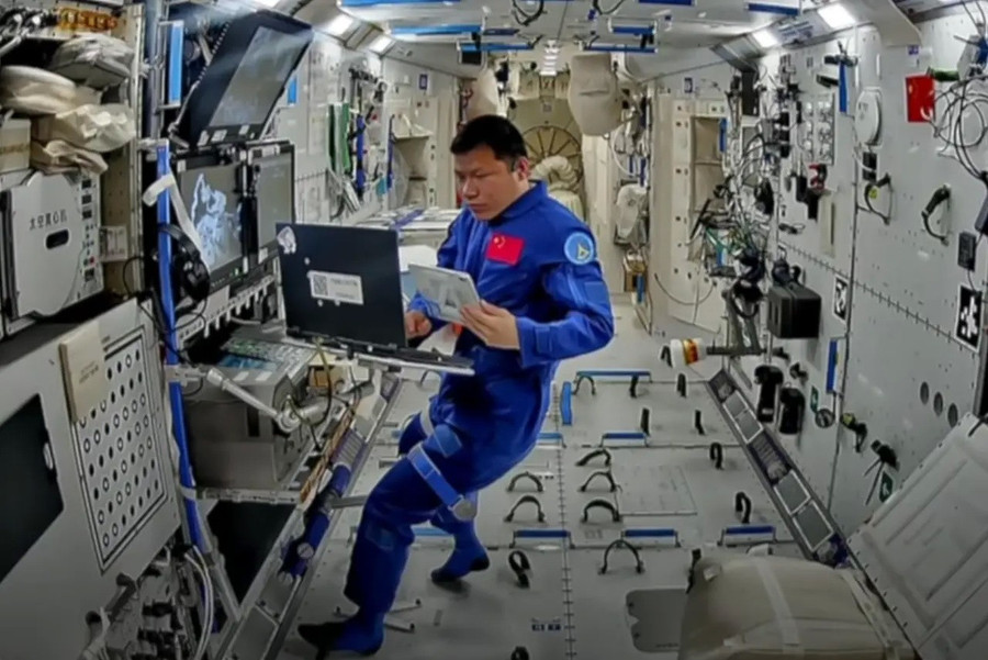 Thần Châu-20 không trở về Trái Đất: Phi hành gia mắc kẹt trên quỹ đạo?- Ảnh 2.