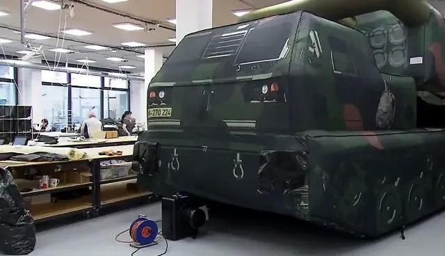 Mô hình bơm hơi không còn đánh lừa được vũ khí hủy diệt trên chiến trường- Ảnh 1.