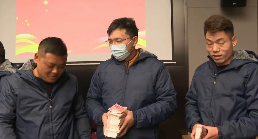 Giúp công ty ký được hợp đồng 36 tỷ đồng nhưng thưởng Tết chỉ bằng một nửa đồng nghiệp: Đầu năm nhận tin nhắn của sếp, tôi ngỡ ngàng- Ảnh 1. Giúp công ty ký được hợp đồng 36 tỷ đồng nhưng thưởng Tết chỉ bằng một nửa đồng nghiệp: Đầu năm nhận tin nhắn của sếp, tôi ngỡ ngàng- Ảnh 1.