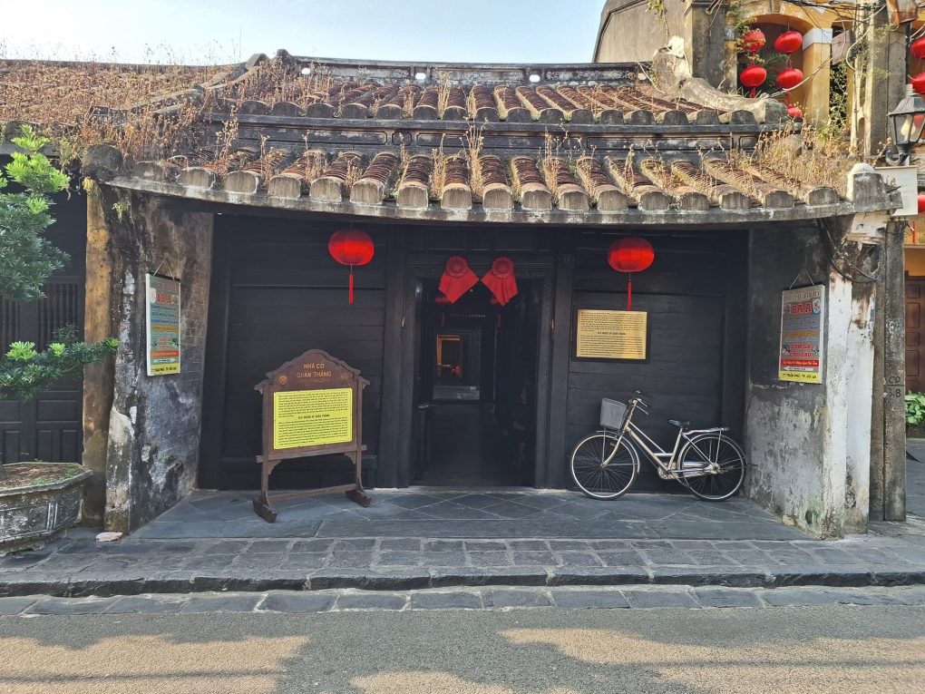 Ngôi nhà Hội An được hỏi nhiều nhất hiện nay: Hơn 100 tuổi, có người "sốc" với dòng chữ ghi trên cột nhà- Ảnh 2.