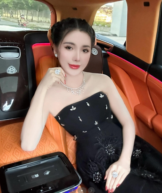 "Ngân Collagen lì đòn?"- Ảnh 10. "Ngân Collagen lì đòn?"- Ảnh 10.