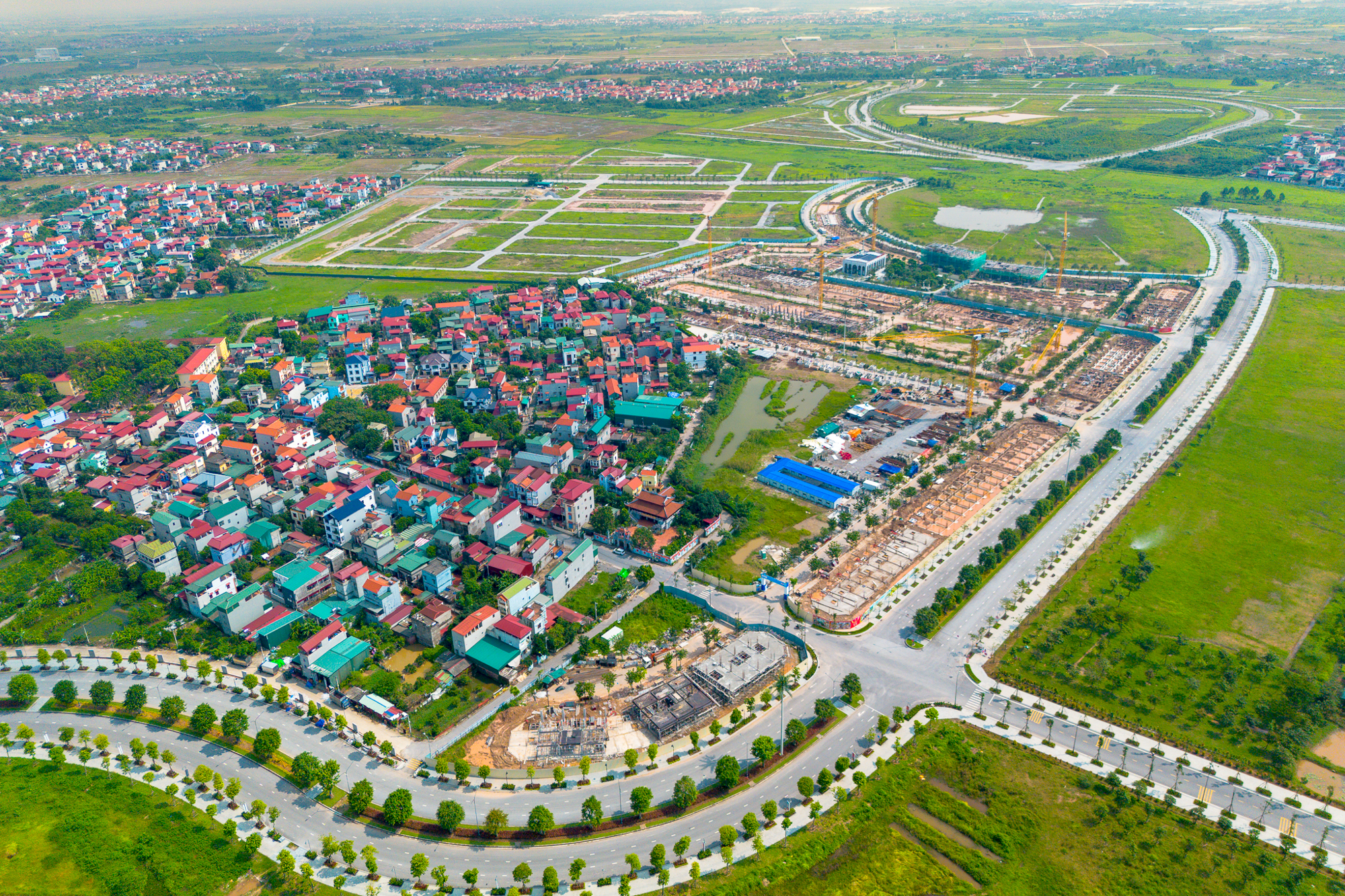 Toàn cảnh tuyến đường vành đai 85.000 tỷ ở Bắc Ninh: Nhiều đoạn đã trải nhựa, sẽ hoàn thành sau 2 tháng- Ảnh 7. Toàn cảnh tuyến đường vành đai 85.000 tỷ ở Bắc Ninh: Nhiều đoạn đã trải nhựa, sẽ hoàn thành sau 2 tháng- Ảnh 7.