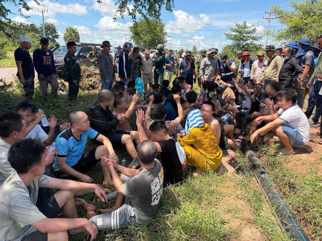 Giải cứu 20 c&ocirc;ng d&acirc;n ở Hưng Y&ecirc;n bị h&agrave;nh hạ, đ&aacute;nh đập tại Campuchia- Ảnh 1.