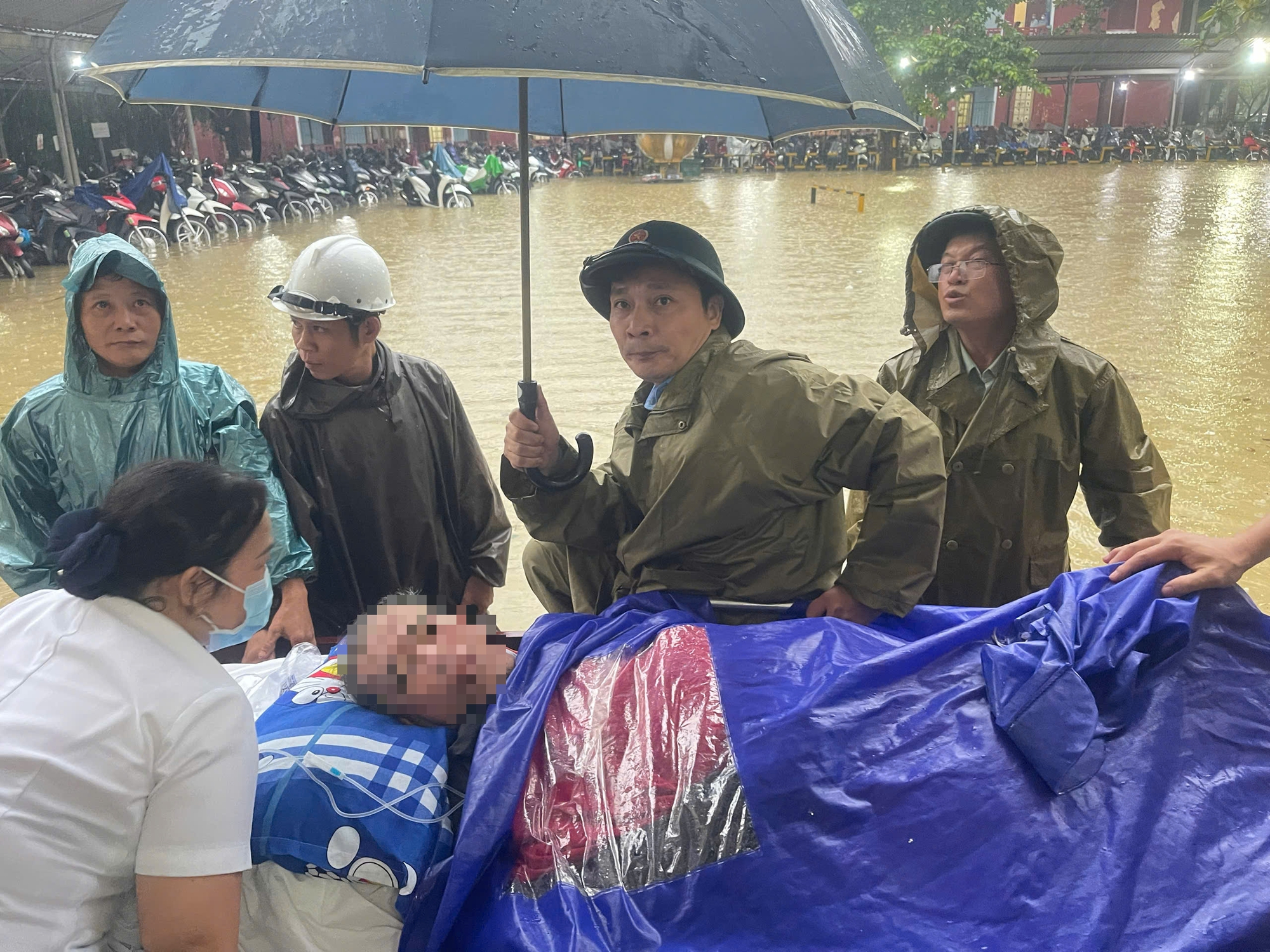 Bệnh viện lớn nhất miền Trung chi hỗ trợ mỗi cán bộ, viên chức 5 triệu đồng- Ảnh 1. Bệnh viện lớn nhất miền Trung chi hỗ trợ mỗi cán bộ, viên chức 5 triệu đồng- Ảnh 1.