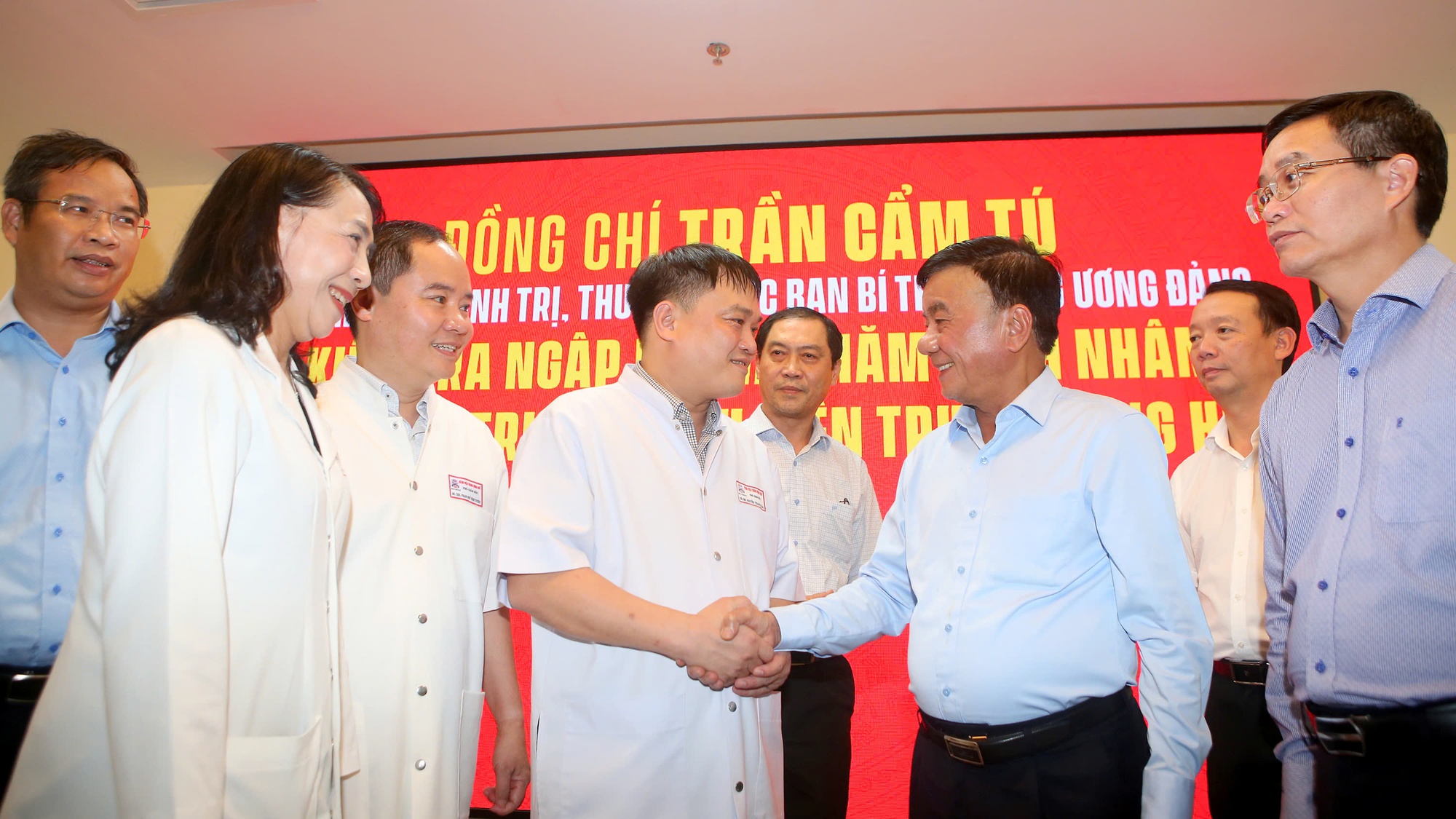 Bệnh viện lớn nhất miền Trung chi hỗ trợ mỗi cán bộ, viên chức 5 triệu đồng- Ảnh 3. Bệnh viện lớn nhất miền Trung chi hỗ trợ mỗi cán bộ, viên chức 5 triệu đồng- Ảnh 3.