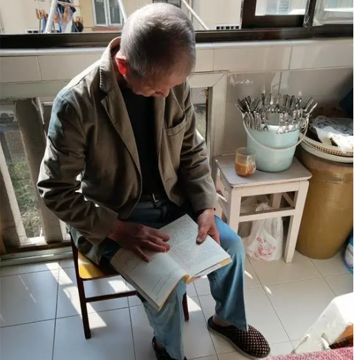 Cha 94 tuổi, con 63 tuổi c&ugrave;ng nhau dưỡng gi&agrave;: Tuổi xế chiều được sống v&agrave; chăm nhau tại nh&agrave; vẫn l&agrave; lựa chọn tốt nhất- Ảnh 3.