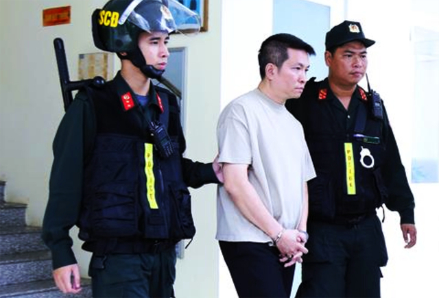 Xôn xao đoạn video Đoàn Di Băng ngồi xe lăn, thở oxy sau khi chồng bị bắt?- Ảnh 6. Xôn xao đoạn video Đoàn Di Băng ngồi xe lăn, thở oxy sau khi chồng bị bắt?- Ảnh 6.