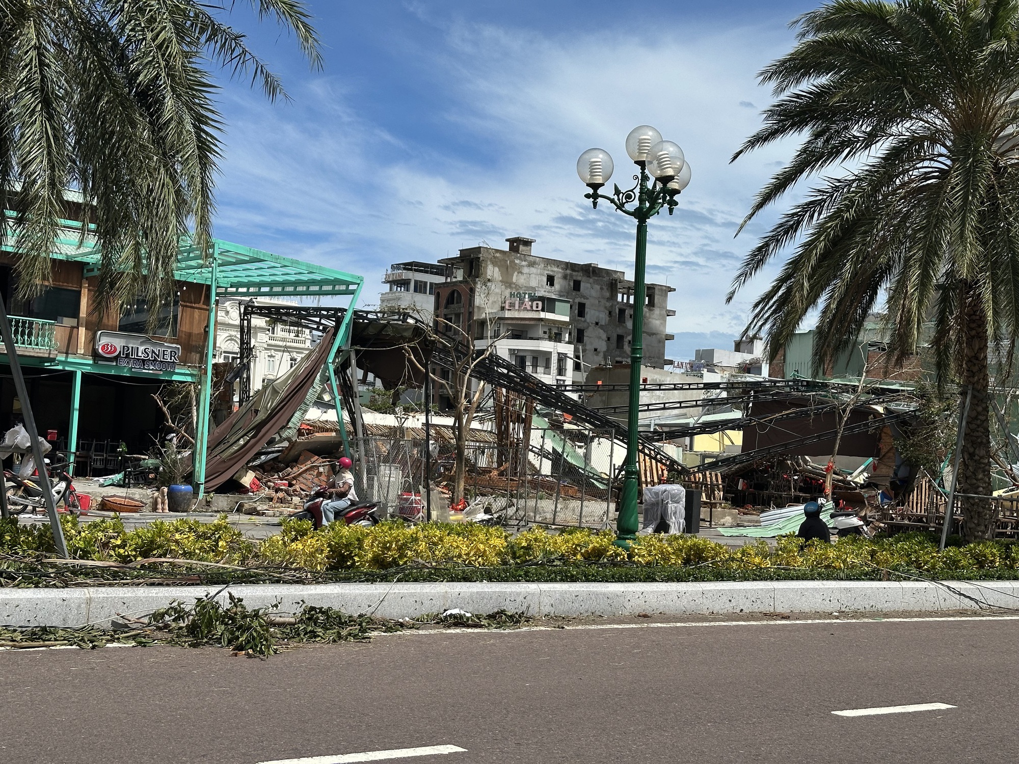 Cận cảnh Gia Lai tan hoang sau bão số 13- Ảnh 5. Cận cảnh Gia Lai tan hoang sau bão số 13- Ảnh 5.