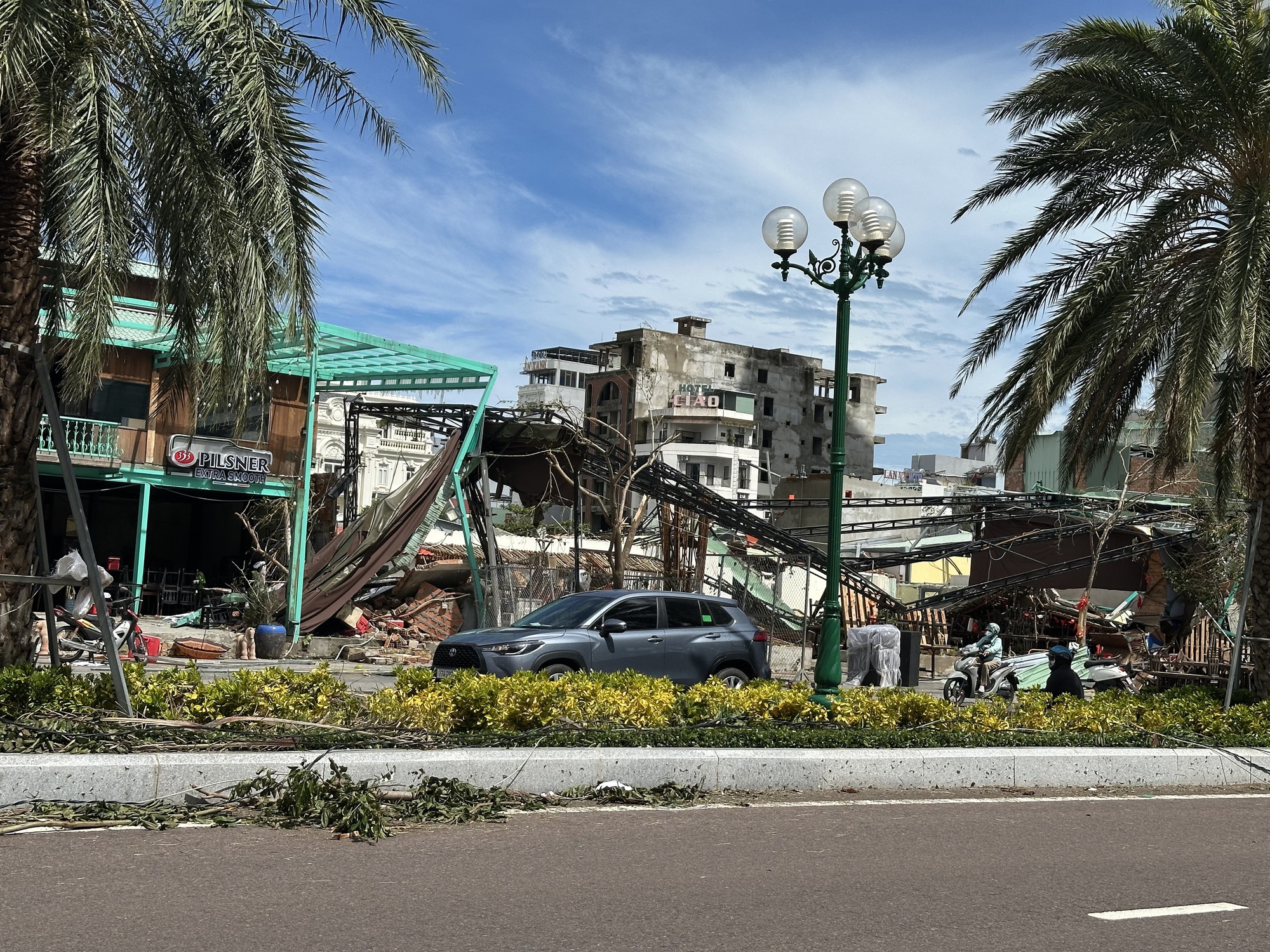 Cận cảnh Gia Lai tan hoang sau bão số 13- Ảnh 6. Cận cảnh Gia Lai tan hoang sau bão số 13- Ảnh 6.