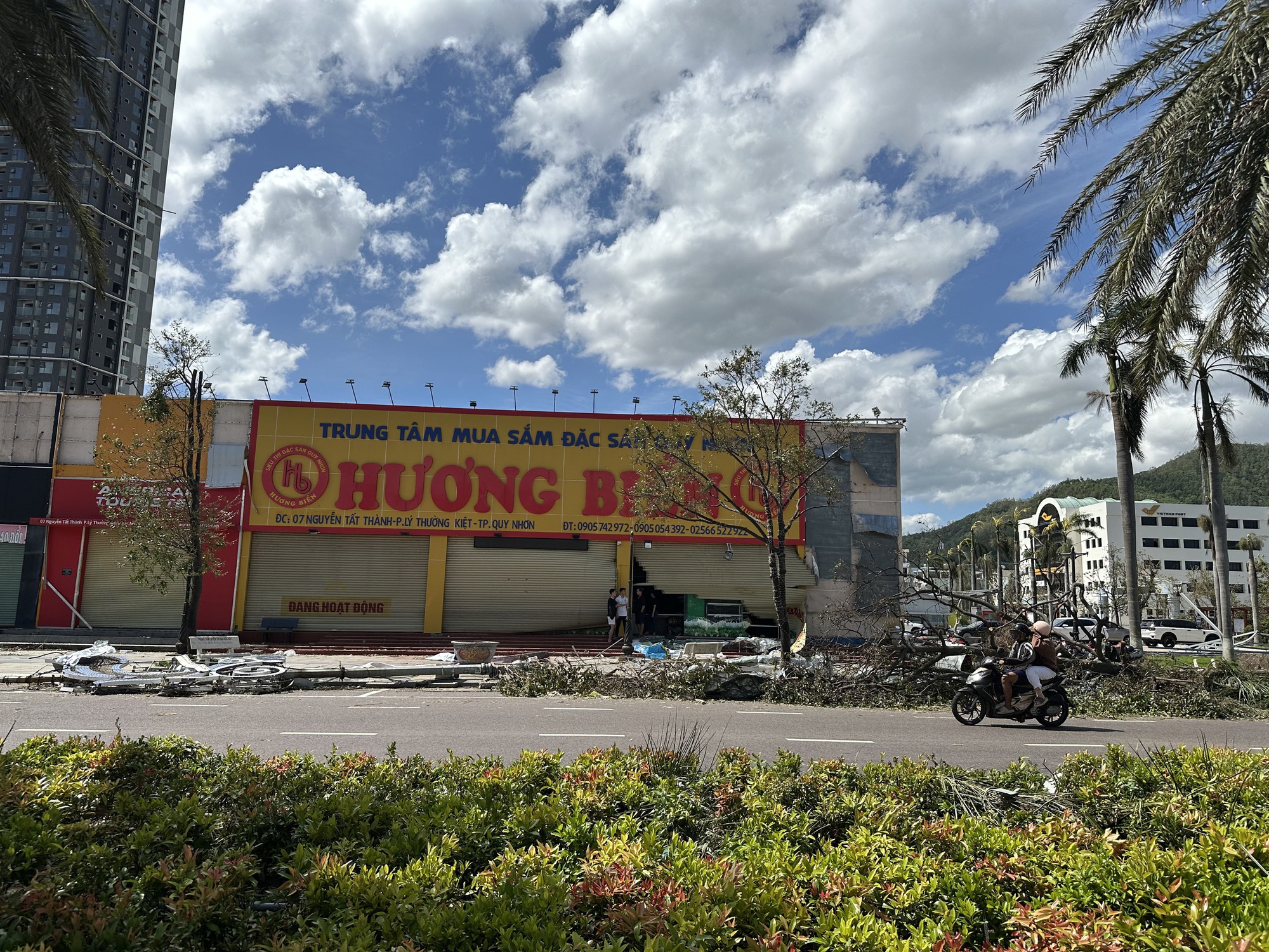 Cận cảnh Gia Lai tan hoang sau bão số 13- Ảnh 7. Cận cảnh Gia Lai tan hoang sau bão số 13- Ảnh 7.