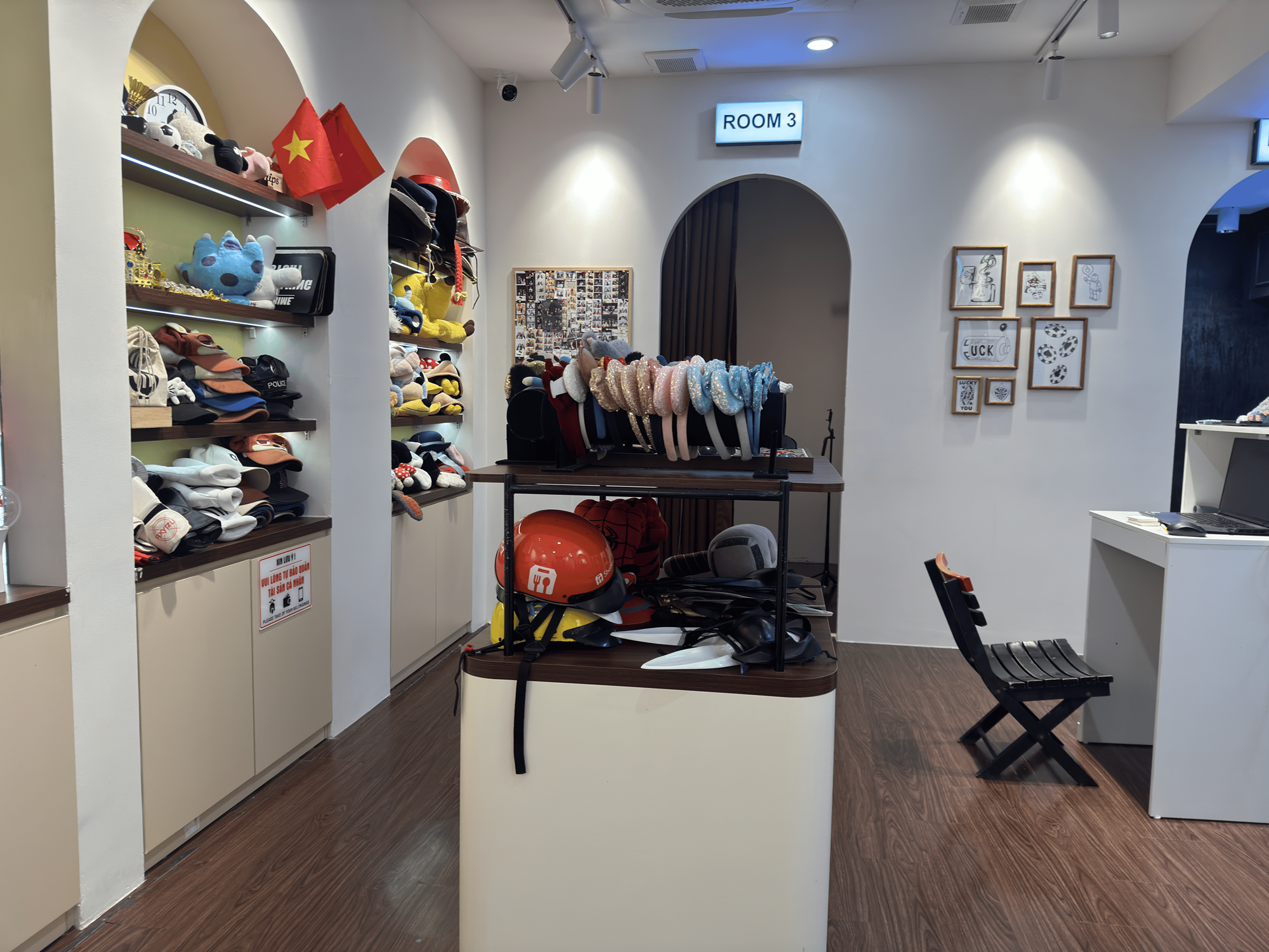 Bên trong tiệm photobooth Hà Nội bị quay lén rúng động: Chủ quán tháo camera khi nào?- Ảnh 3. Bên trong tiệm photobooth Hà Nội bị quay lén rúng động: Chủ quán tháo camera khi nào?- Ảnh 3.