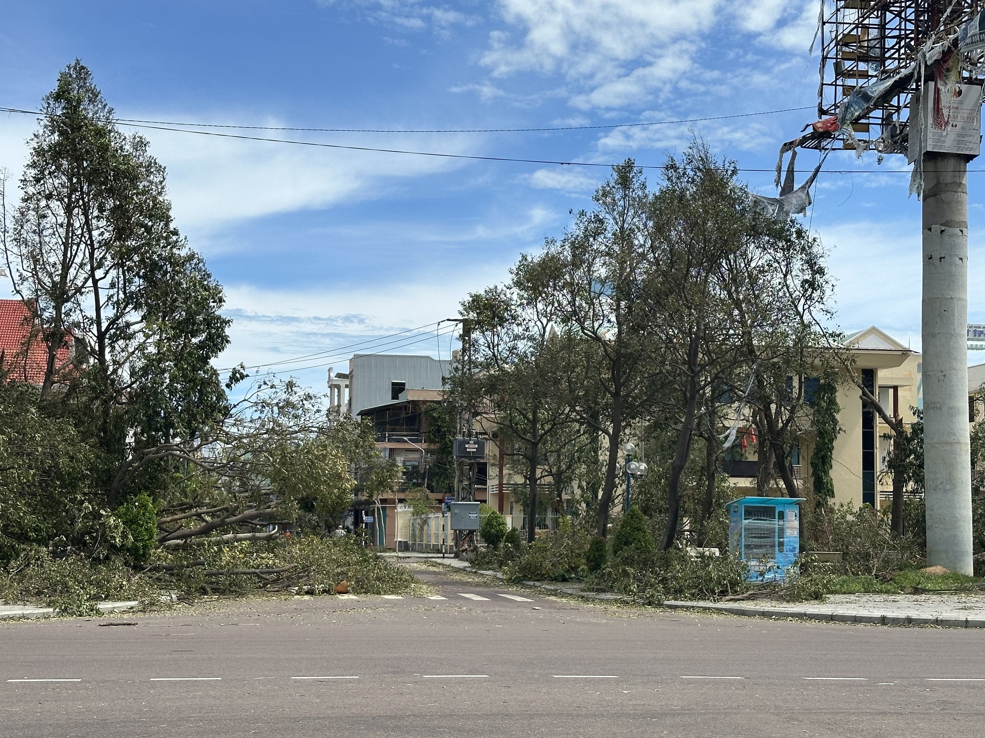 Cận cảnh Gia Lai tan hoang sau bão số 13- Ảnh 11. Cận cảnh Gia Lai tan hoang sau bão số 13- Ảnh 11.