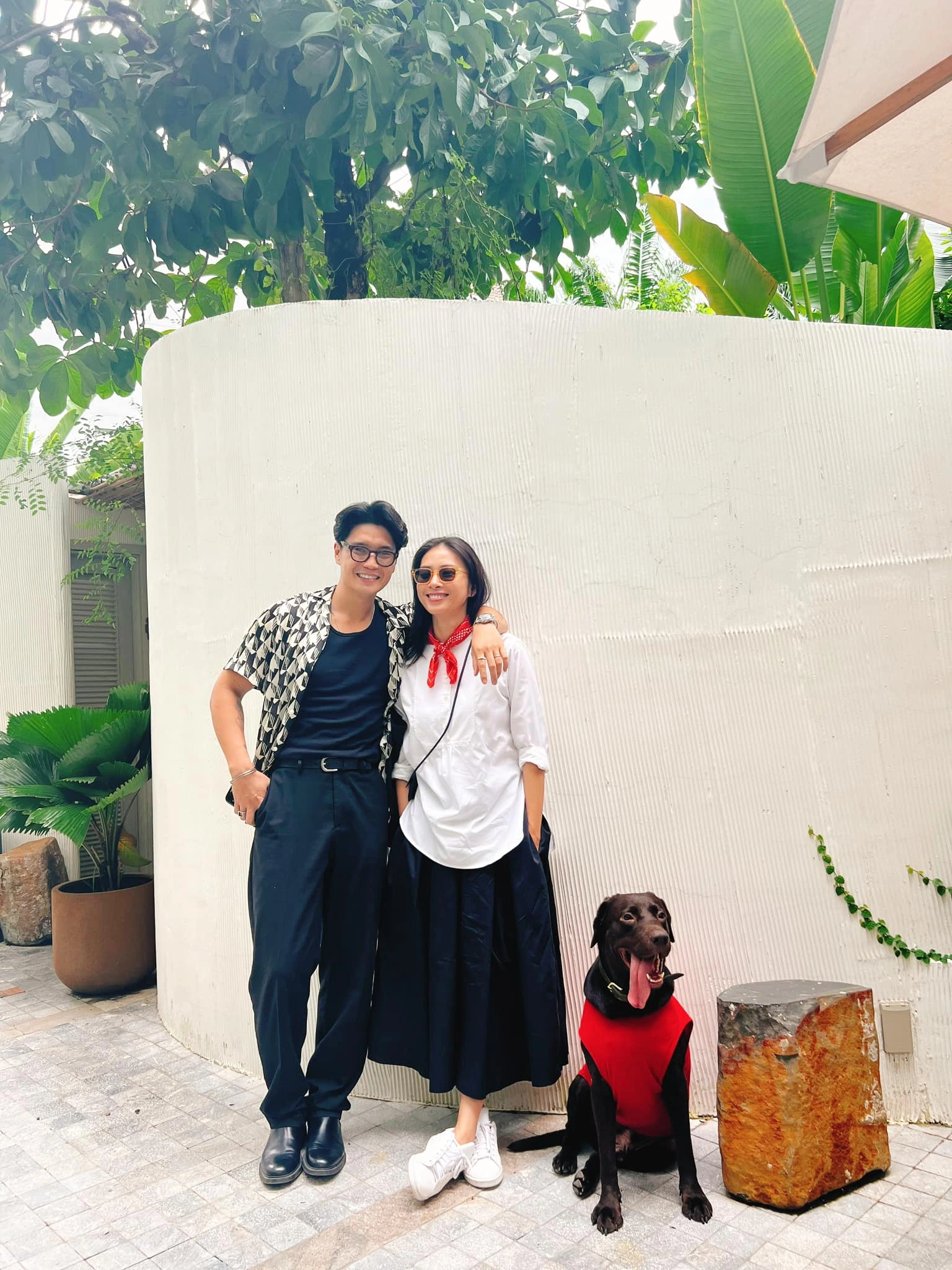 Nữ diễn viên lấy chồng kém 11 tuổi: Sở hữu loạt biệt thự, 46 tuổi sinh con đầu lòng, chồng chăm như em bé- Ảnh 2. Nữ diễn viên lấy chồng kém 11 tuổi: Sở hữu loạt biệt thự, 46 tuổi sinh con đầu lòng, chồng chăm như em bé- Ảnh 2.