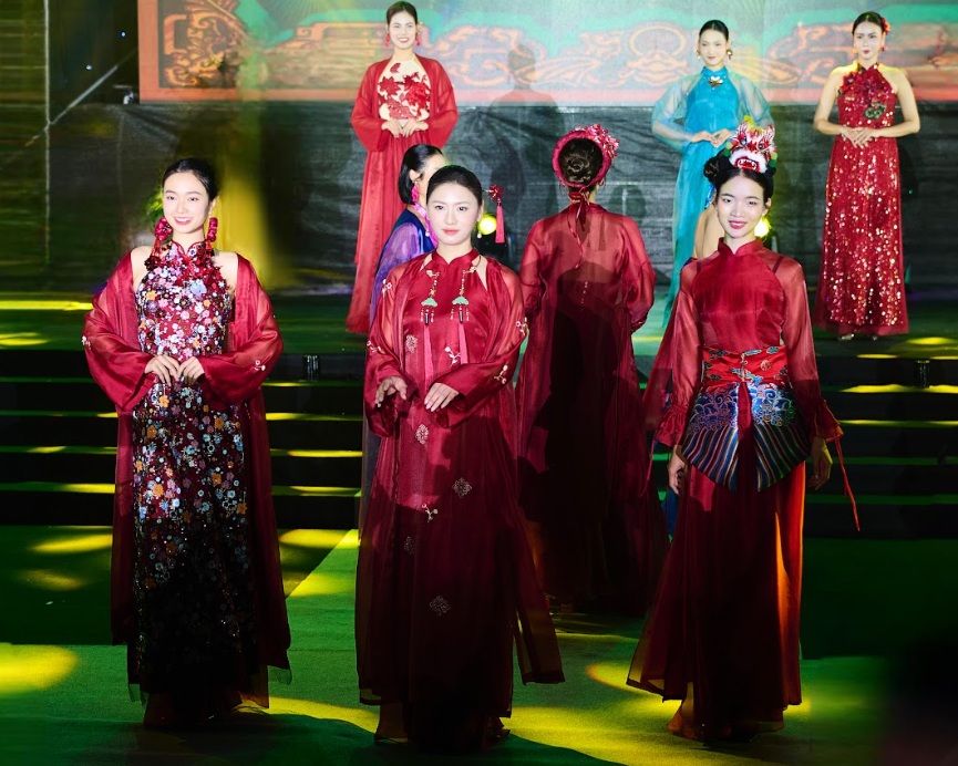 NTK Quyên Nguyễn khiến đàn em "run rẩy" vì một điều- Ảnh 3. NTK Quyên Nguyễn khiến đàn em "run rẩy" vì một điều- Ảnh 3.