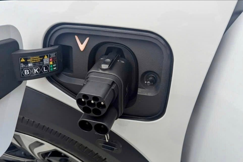 VinFast VF 6 bản giới hạn đang rao b&aacute;n tại Việt Nam c&oacute; g&igrave; đặc biệt?- Ảnh 4.