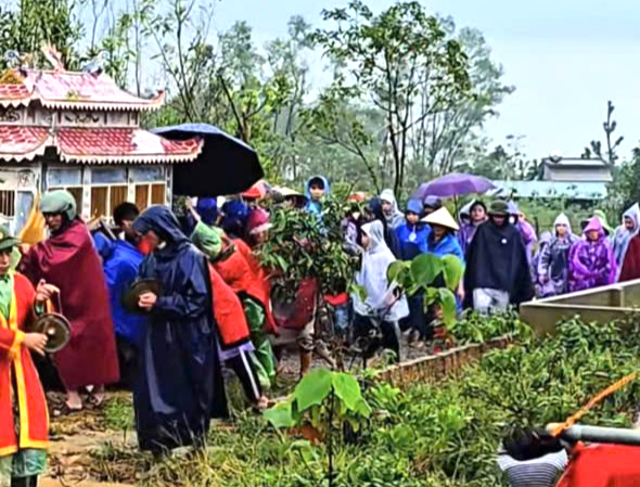 Hà Tĩnh: Nam sinh lớp 9 bị học sinh lớp 11 đánh tử vong- Ảnh 1. Hà Tĩnh: Nam sinh lớp 9 bị học sinh lớp 11 đánh tử vong- Ảnh 1.