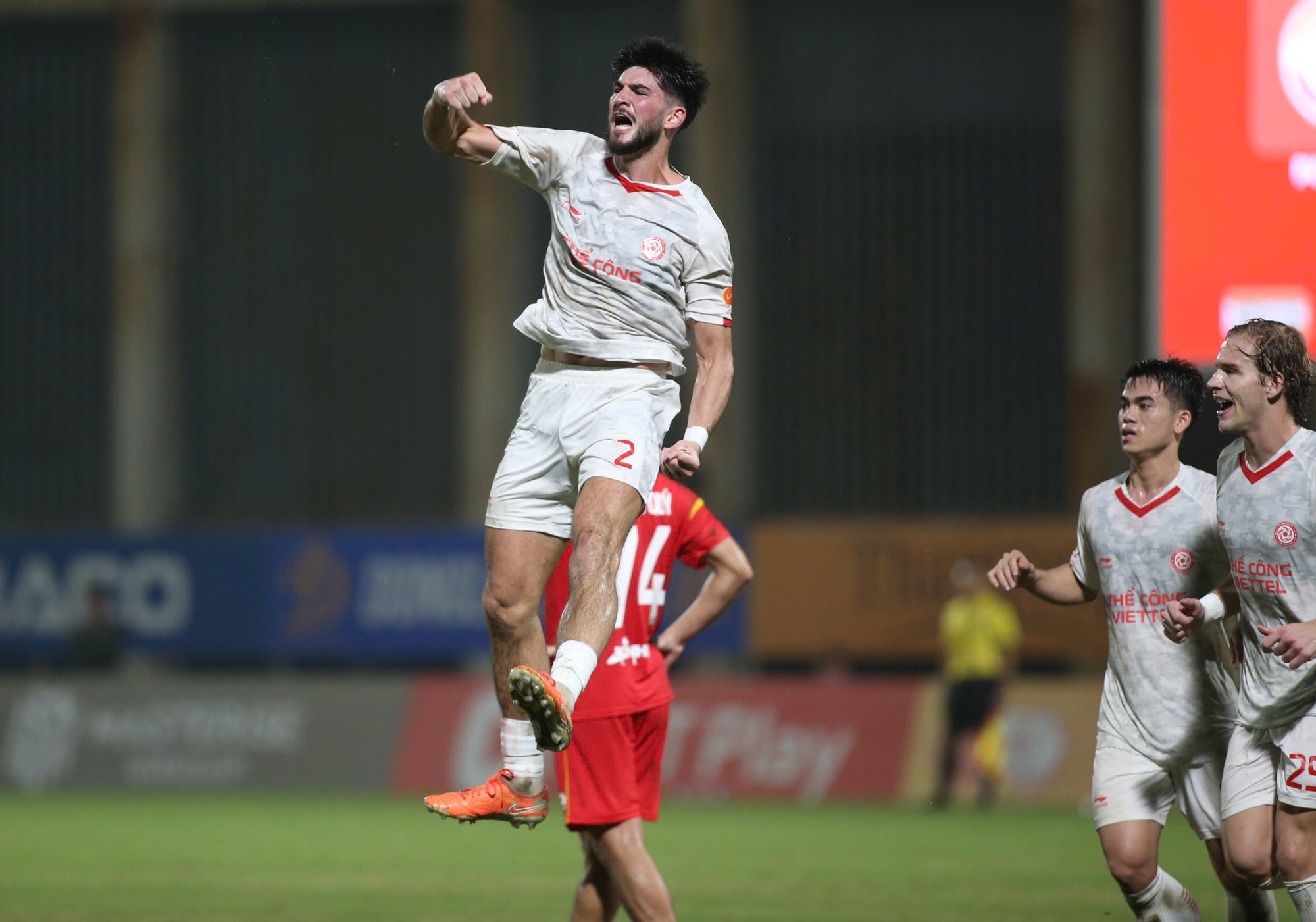 Ngôi sao Việt kiều tỏa sáng ở V.League, đầy hứa hẹn cho ĐT Việt Nam- Ảnh 1. Ngôi sao Việt kiều tỏa sáng ở V.League, đầy hứa hẹn cho ĐT Việt Nam- Ảnh 1.