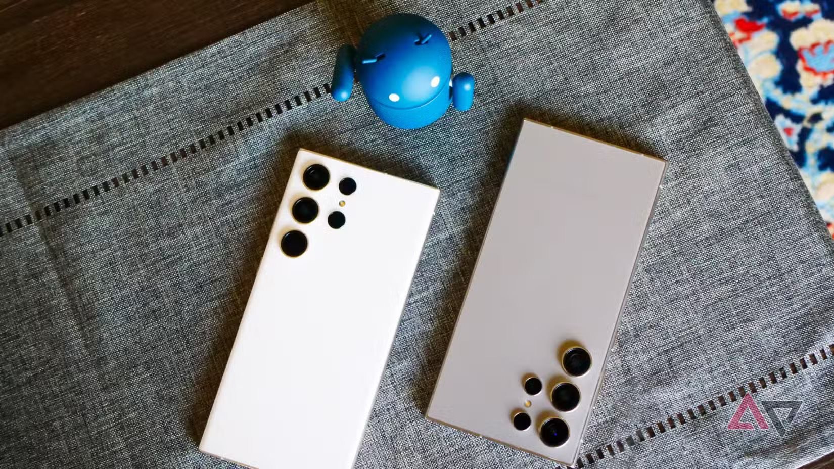 Biết bao điện thoại "vừa xịn, vừa đẹp" ra mắt cũng mặc kệ, tôi vẫn chỉ dùng mẫu điện thoại này của Samsung- Ảnh 2.