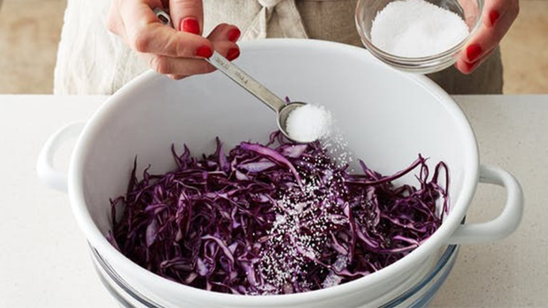 Xào bắp cải mà biết 6 mẹo "nhỏ nhưng có võ" này sẽ vừa giòn, ngọt, giữ được tối đa dinh dưỡng- Ảnh 2.