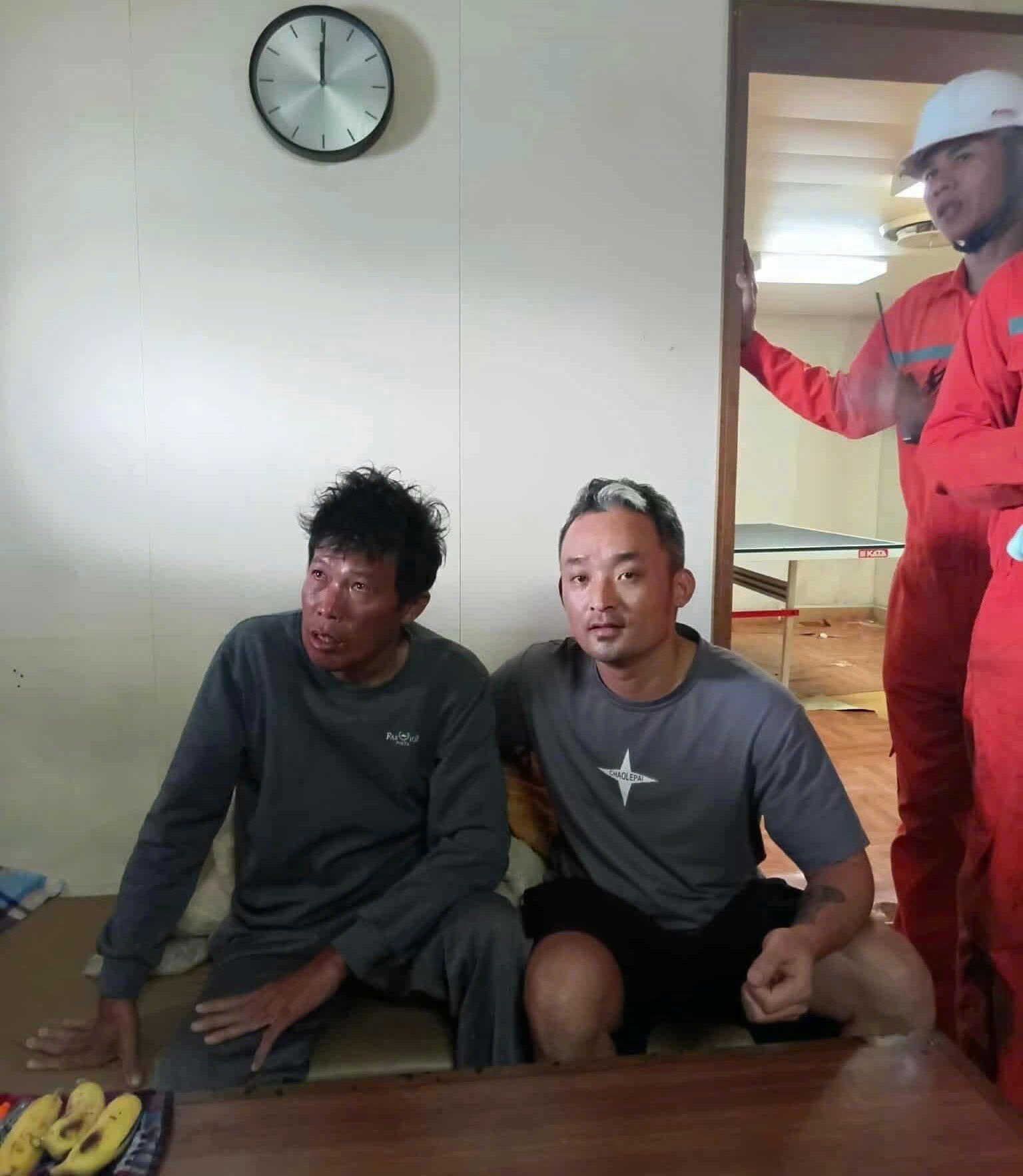 Kỳ tích: Tìm thấy người thứ 2 trong 3 người ở Lý Sơn bị sóng cuốn trôi sau 2 ngày- Ảnh 2.