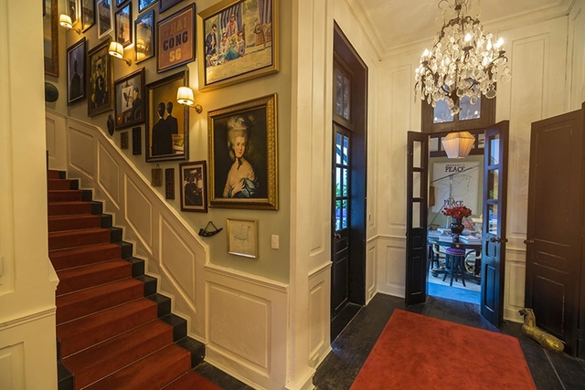 B&ecirc;n trong căn nh&agrave; cổ của Qu&aacute;ch Th&aacute;i C&ocirc;ng ở TP.HCM- Ảnh 8.