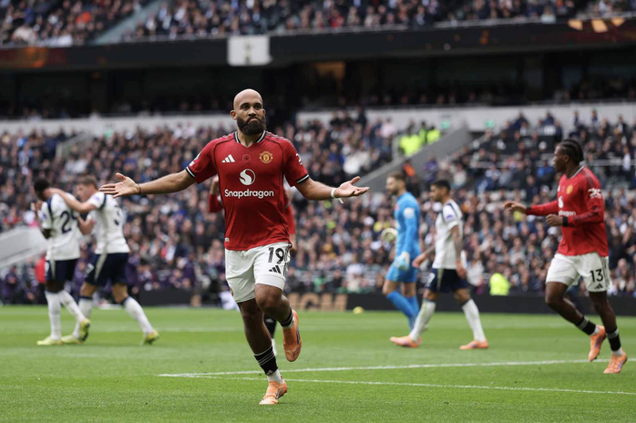 Bùng nổ bàn thắng phút bù giờ, Tottenham rơi chiến thắng trước Man United - Ảnh 2.