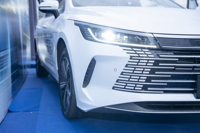 Hàng trăm khách đổ về BYD Tiền Giang: Mẫu sedan mới "chào sân" với kỷ lục 1.200km, "uống" 0,8L xăng/100km - Ảnh 4.