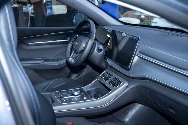 Hàng trăm khách đổ về BYD Tiền Giang: Mẫu sedan mới "chào sân" với kỷ lục 1.200km, "uống" 0,8L xăng/100km - Ảnh 5.