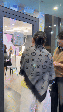 Louis Phạm và Chu Thanh Huyền có mối quan hệ gì?- Ảnh 1. Louis Phạm và Chu Thanh Huyền có mối quan hệ gì?- Ảnh 1.