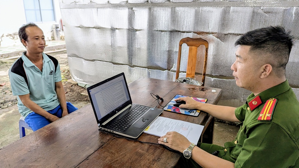 Tạm giữ đối tượng hiếp dâm 2 bé gái cùng xóm- Ảnh 1. Tạm giữ đối tượng hiếp dâm 2 bé gái cùng xóm- Ảnh 1.