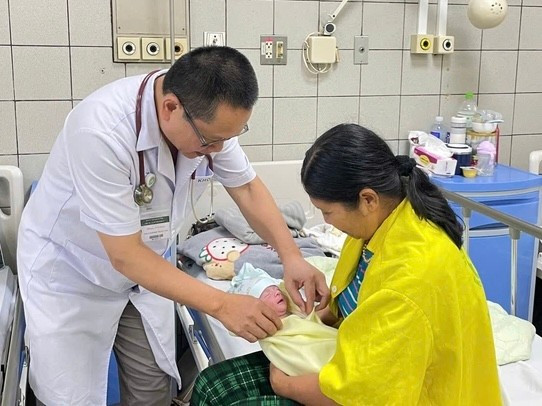 Nhiều trẻ nhỏ nhập viện vì cúm A: Cảnh báo nguy cơ biến chứng nặng- Ảnh 1.