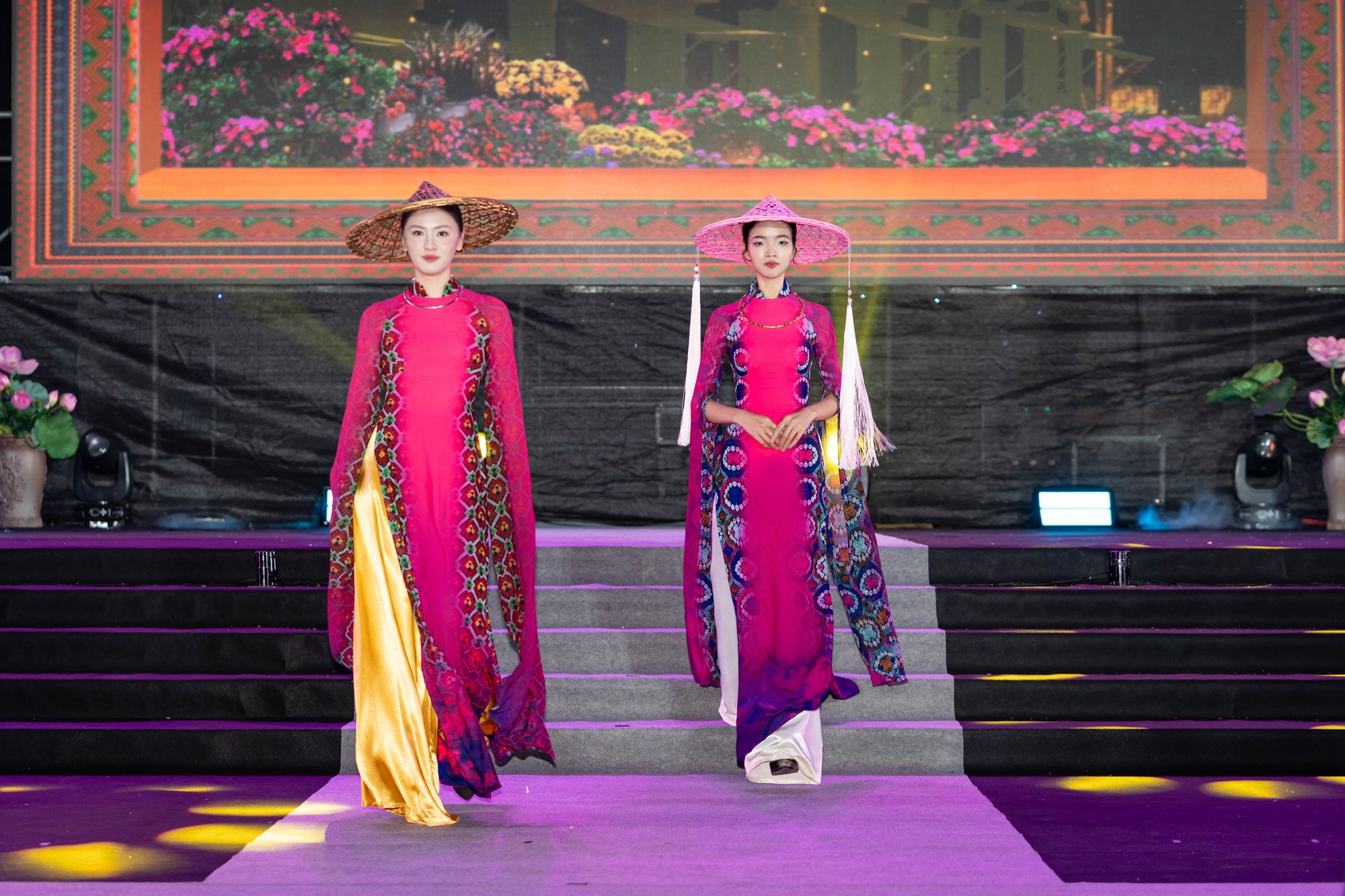 Bộ sưu tập của NTK Vũ Thảo Giang gây ấn tượng tại Lễ hội Áo dài Du lịch 2025- Ảnh 2. Bộ sưu tập của NTK Vũ Thảo Giang gây ấn tượng tại Lễ hội Áo dài Du lịch 2025- Ảnh 2.