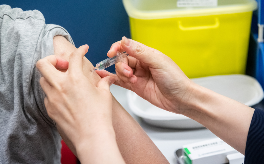 Có nên tiêm vắc xin viêm não mô cầu?- Ảnh 1.